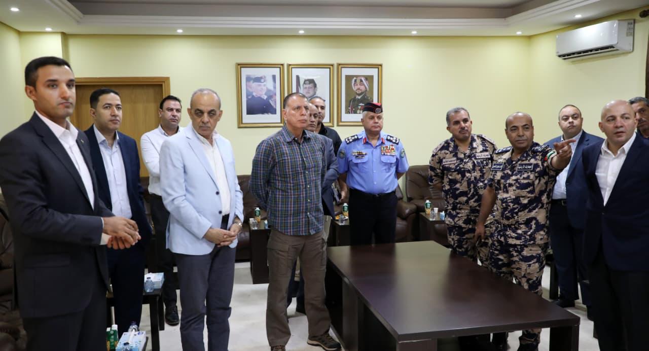 وزيرا الداخلية والسياحة ومدير عام الجمارك يزورون مركز حدود العمري