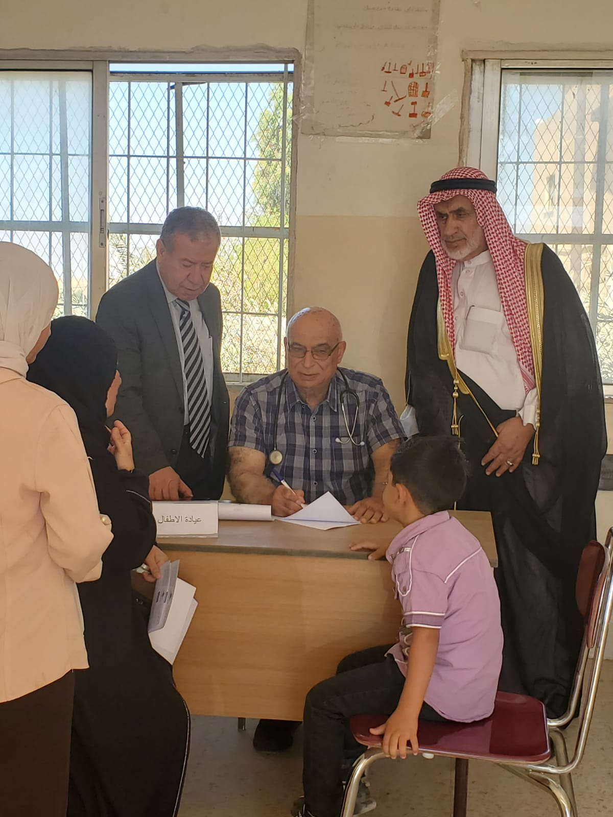 مستشفى المقاصد يعالج 496 مريضاً في يوم طبي مجاني بالبادية الشمالية