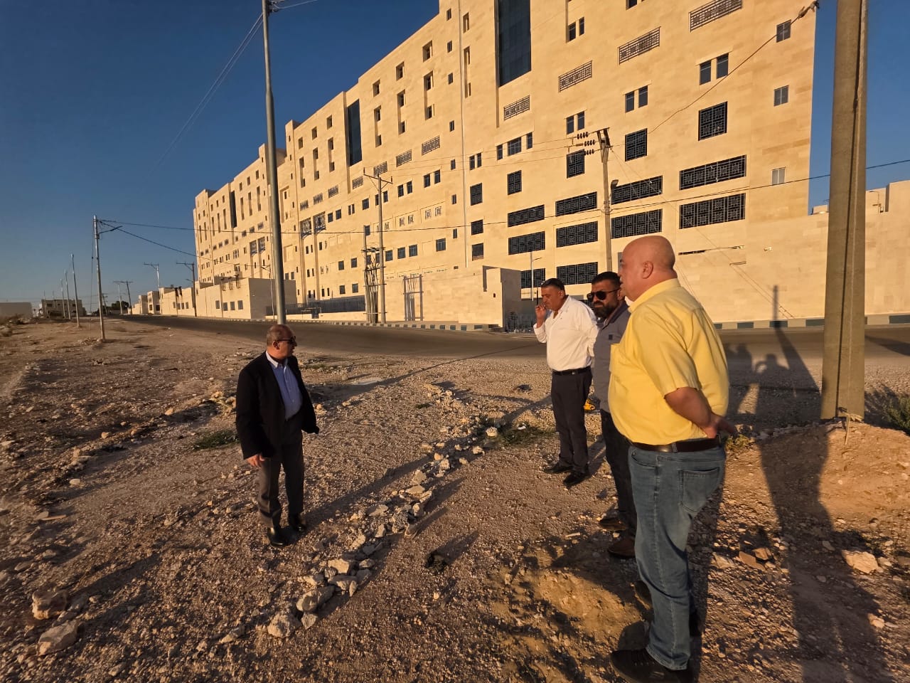 وزير الإدارة المحلية يتفقد منطقة مستشفى الأميرة بسمة الجديد