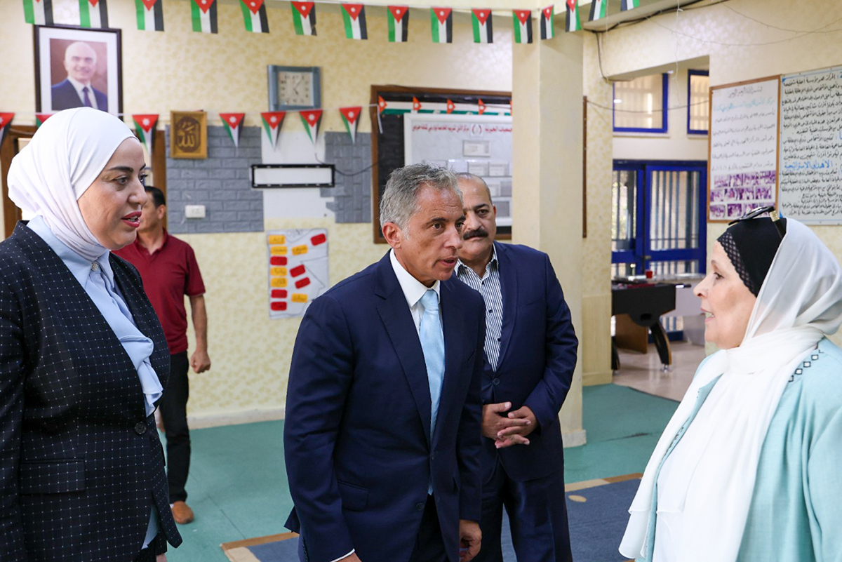 رئيس الوزراء يضع حجر الأساس لمشروع قرية جرش السياحيَّة البيئيَّة ويتفقَّد أربعة مواقع في لواء بني كنانة بمحافظة إربد