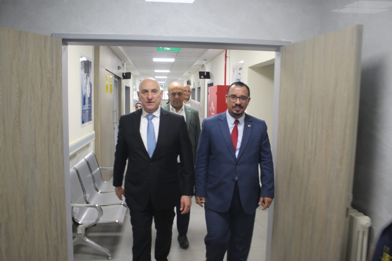 أمين عام وزارة الصحة يتفقد مركز صحي السلط الشامل