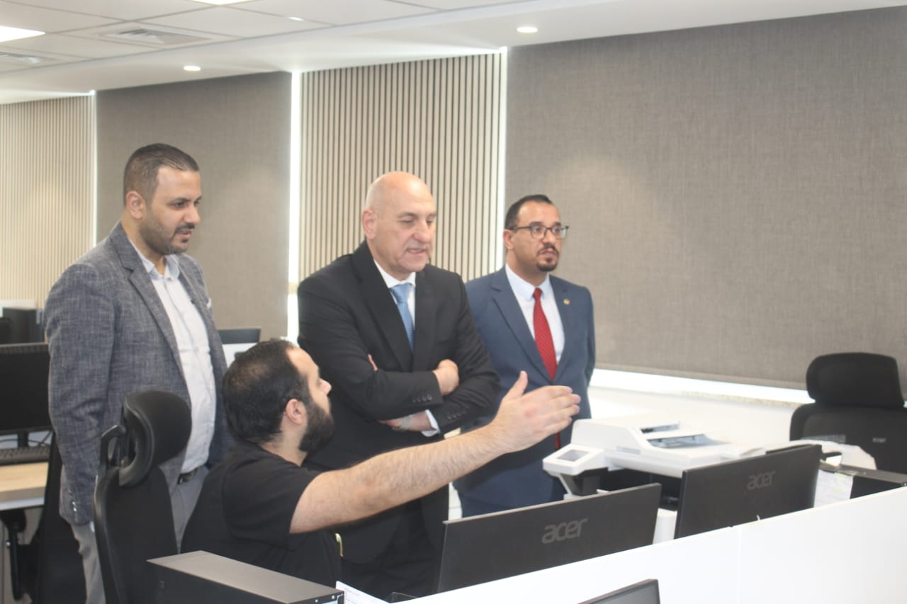 أمين عام وزارة الصحة يتفقد مركز صحي السلط الشامل