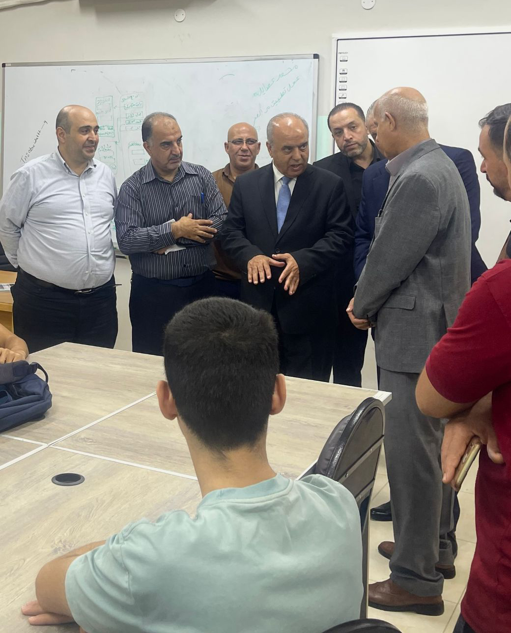 وزير التربية يؤكد أهمية توعية الطلبة باختيار الحقول الدراسية مبكرا