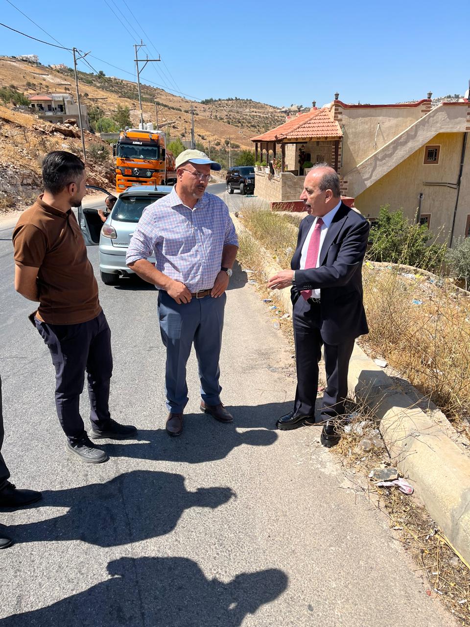 وزير الإدارة المحلية يتفقد بلديات في عجلون وجرش
