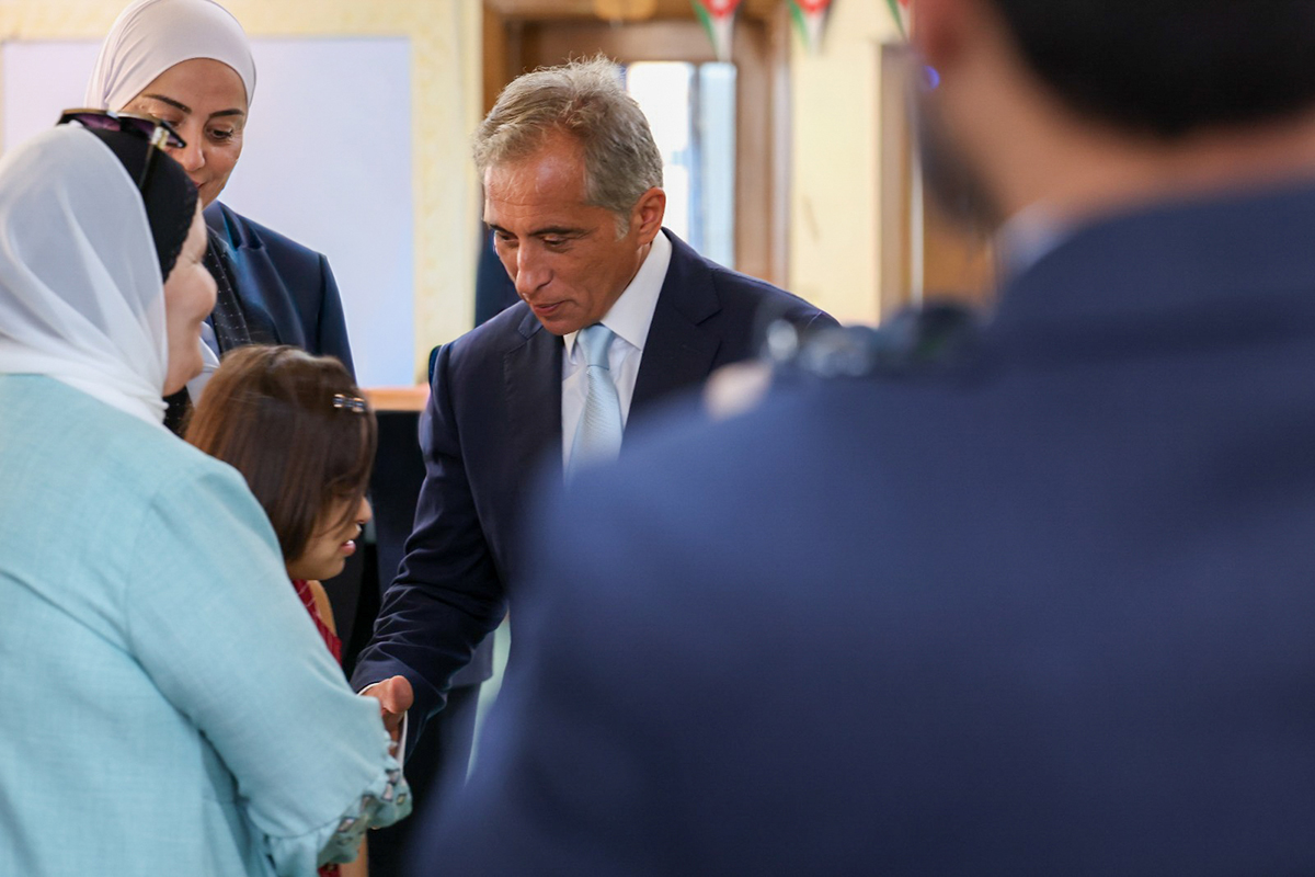 رئيس الوزراء يضع حجر الأساس لمشروع قرية جرش السياحيَّة البيئيَّة ويتفقَّد أربعة مواقع في لواء بني كنانة بمحافظة إربد