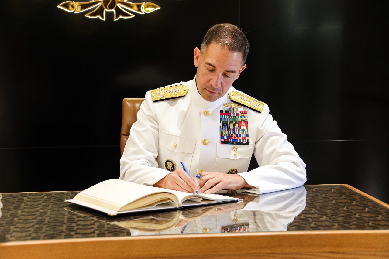 رئيس هيئة الأركان يستقبل قائد القوات المركزية الأميركية