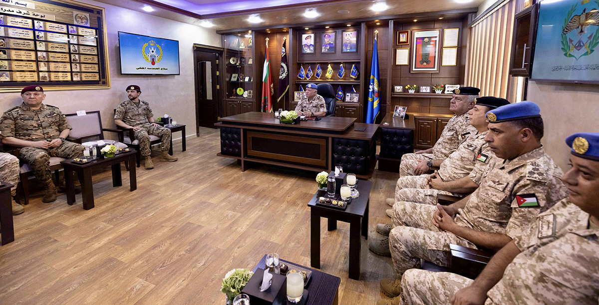 الملك يرافقه ولي العهد يزور مديرية سلاح الهندسة الملكي