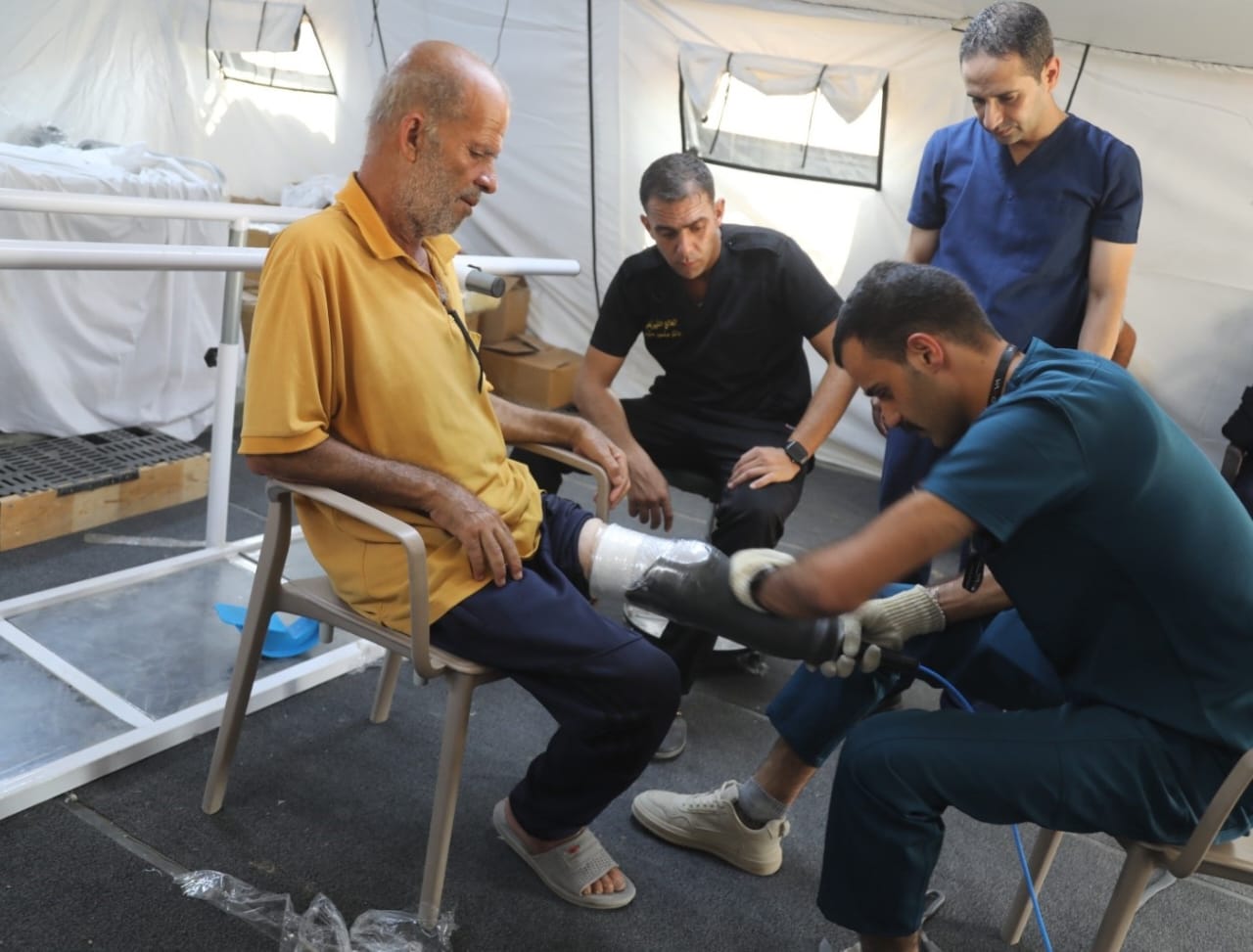 وحدة دعم مبتوري الأطراف المتنقلة تواصل عملها في قطاع غزة