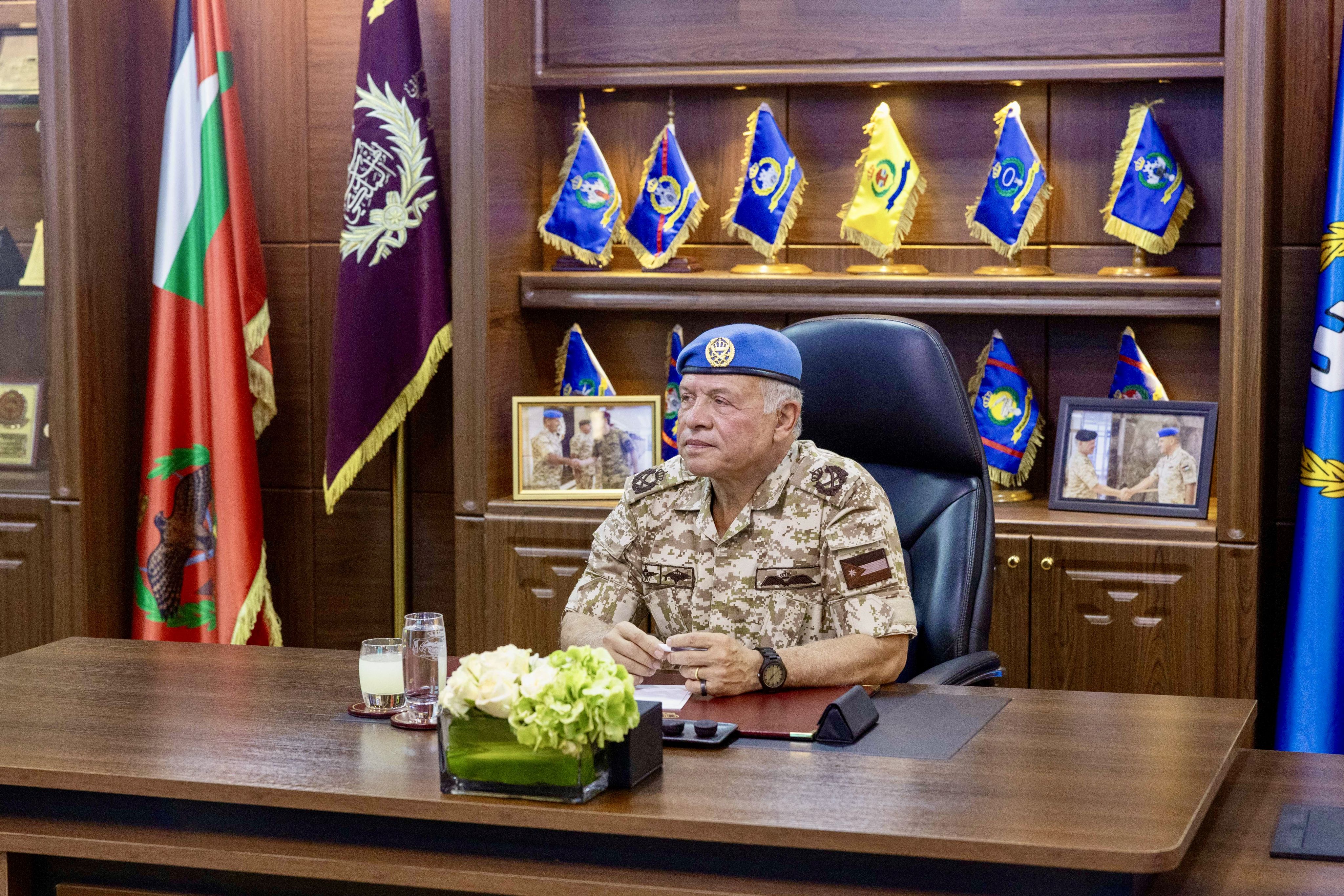  الملك يرافقه ولي العهد يزور مديرية سلاح الهندسة الملكي 