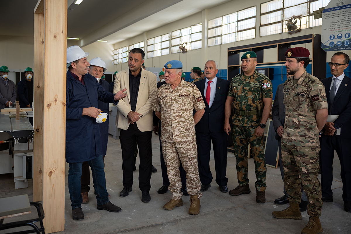  الملك، يرافقه ولي العهد، يزور مدرسة حسن خالد أبو الهدى الثانوية الشاملة للبنين بالزرقاء