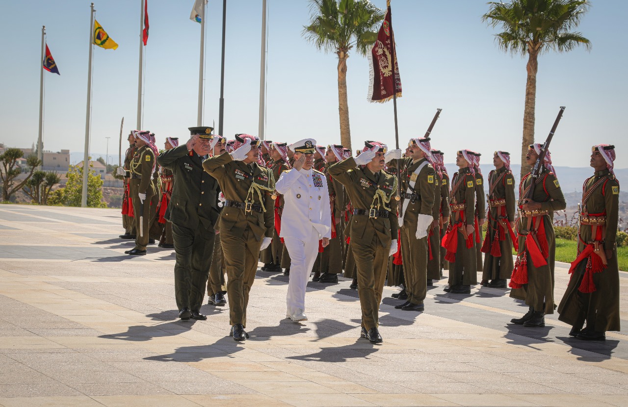 رئيس هيئة الأركان يستقبل قائد القوات المركزية الأميركية