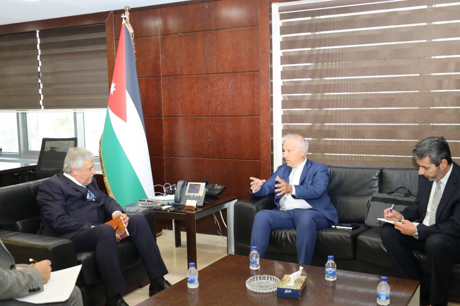 وزير النقل يؤكد أولوية تشغيل العمالة الأردنية وتمكينها