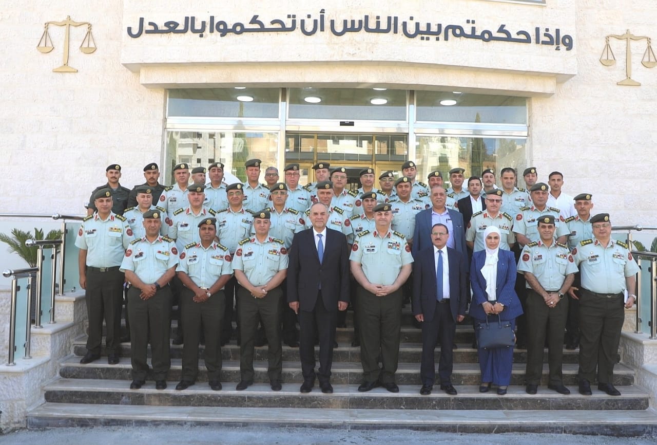 وزير العدل يزور مديرية القضاء العسكري 