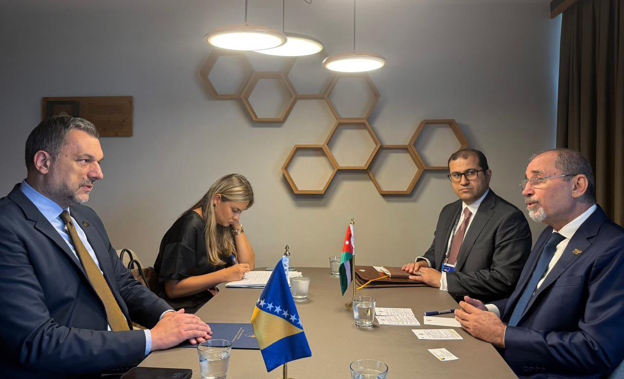 وزير الخارجية يجري مباحثات موسّعة مع نظيرته السلوفينية 