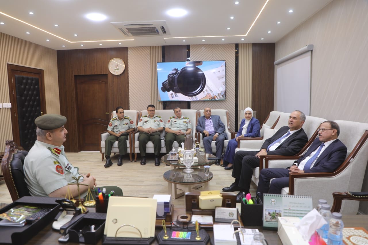 وزير العدل يزور مديرية القضاء العسكري 