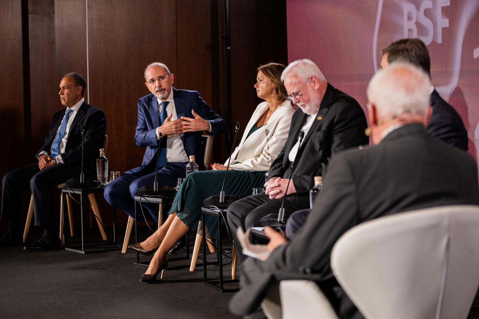 وزير الخارجية يجري مباحثات موسّعة مع نظيرته السلوفينية 