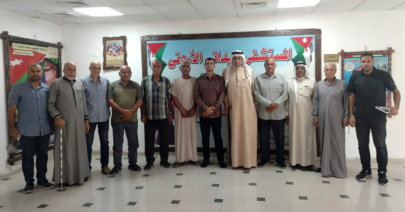 وفد من شيوخ ووجهاء غزة يزور المستشفى الميداني الأردني غزة 83