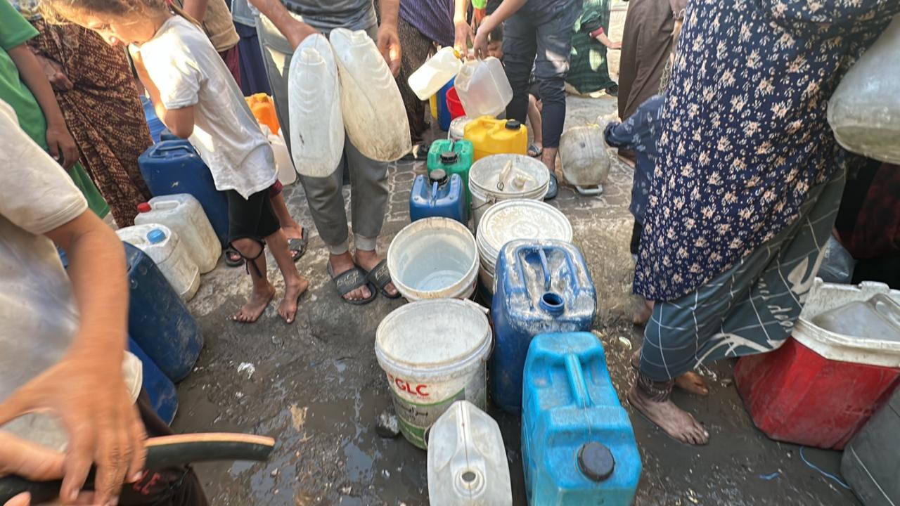 الهيئة الخيرية تنفذ أكبر حملة لسقيا الماء في جنوب وشمال قطاع غزة 