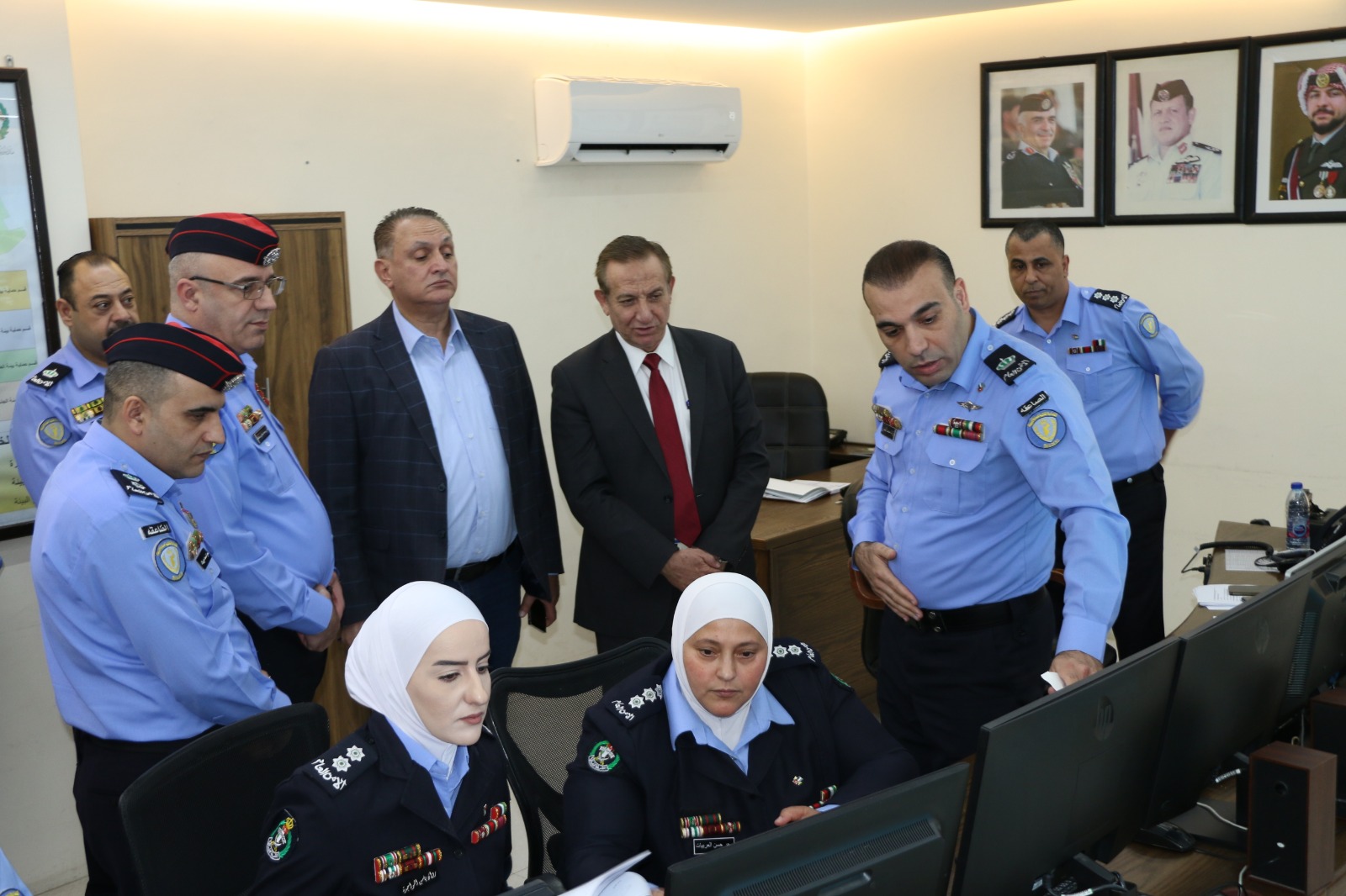 وزيرا البيئة والزراعة يزوران الإدارة الملكية لحماية البيئة ويشيدان بجهود الأمن العام 