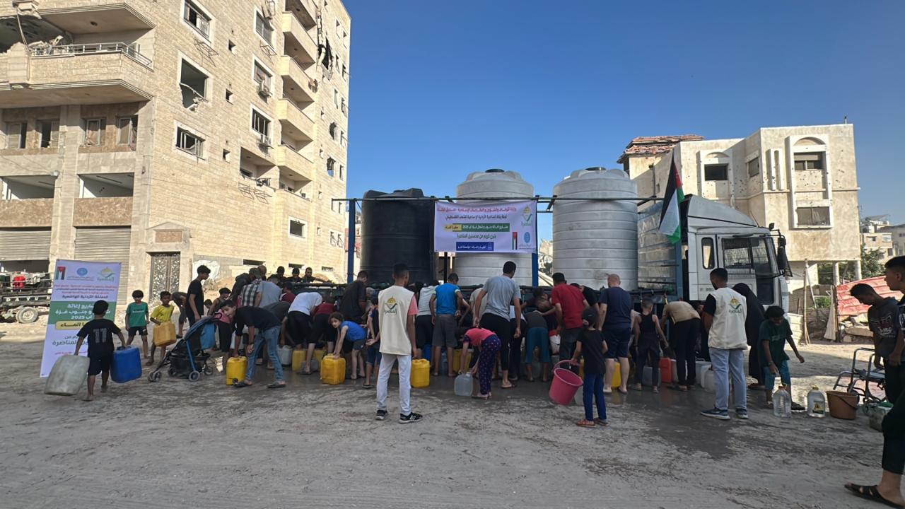 الهيئة الخيرية تنفذ أكبر حملة لسقيا الماء في جنوب وشمال قطاع غزة 