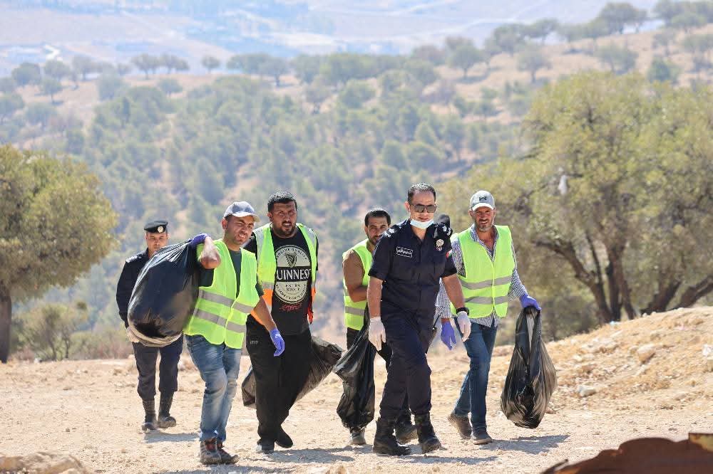 بلدية بيرين تنفذ حملة نظافة بمتنزه الأمير هاشم تعزيزًا لمبادرة الأمن العام