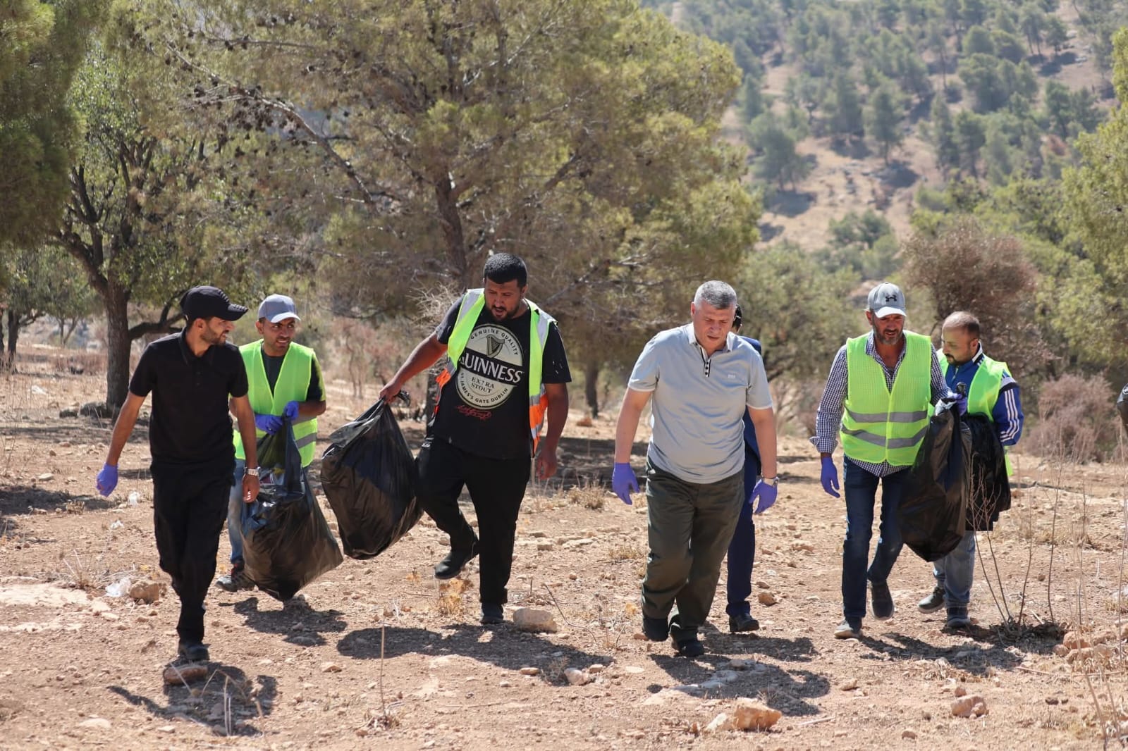 بلدية بيرين تنفذ حملة نظافة بمتنزه الأمير هاشم تعزيزًا لمبادرة الأمن العام