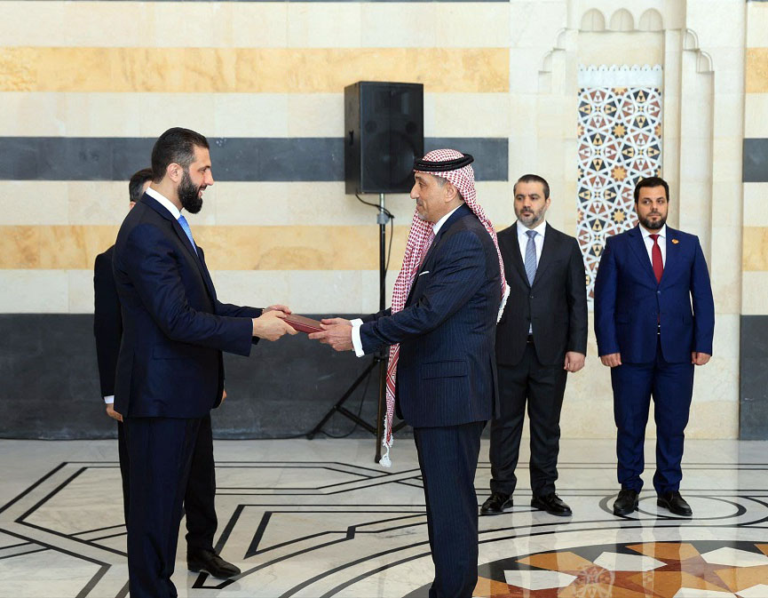 السفير القضاة يقدم أوراق اعتماده للرئيس السوري