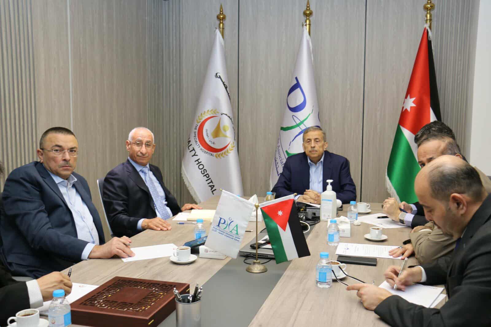 المستشفيات الخاصة وتجار المعدات الطبية يبحثان القضايا المشتركة