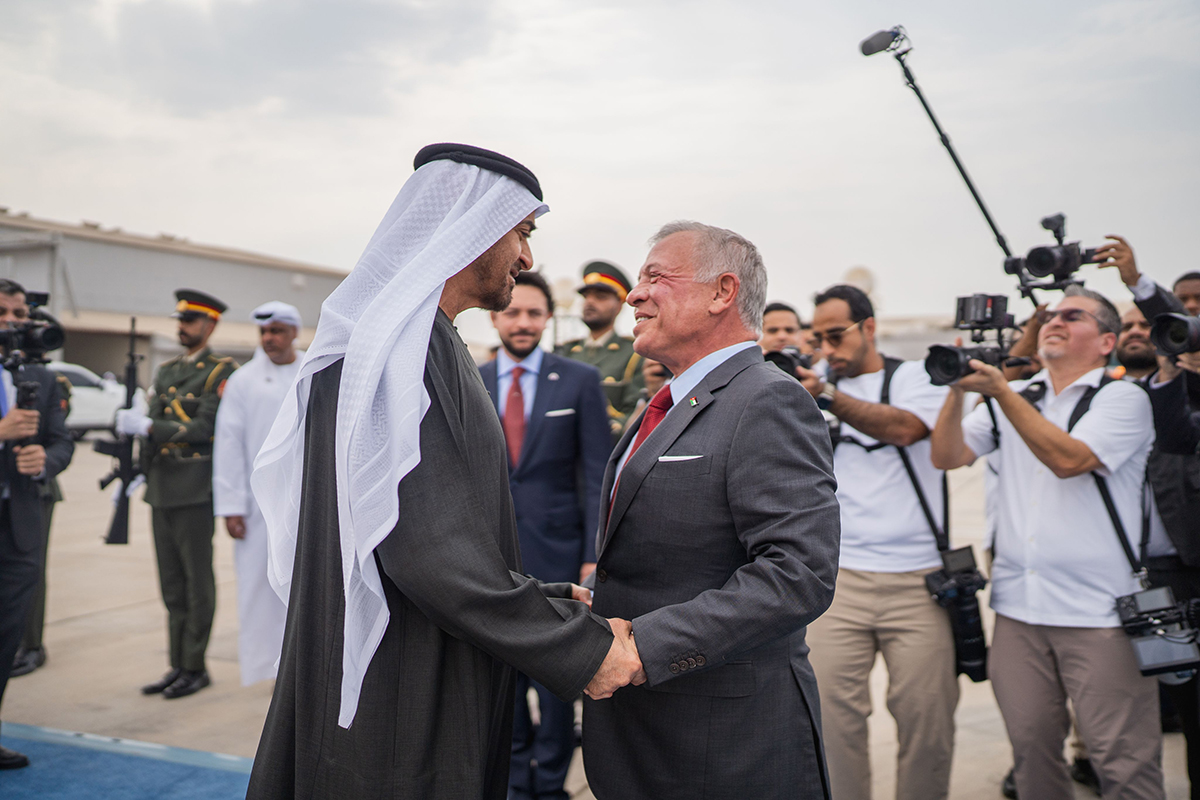 الملك ورئيس دولة الإمارات يبحثان في أبوظبي المستجدات الإقليمية والعلاقات الثنائية