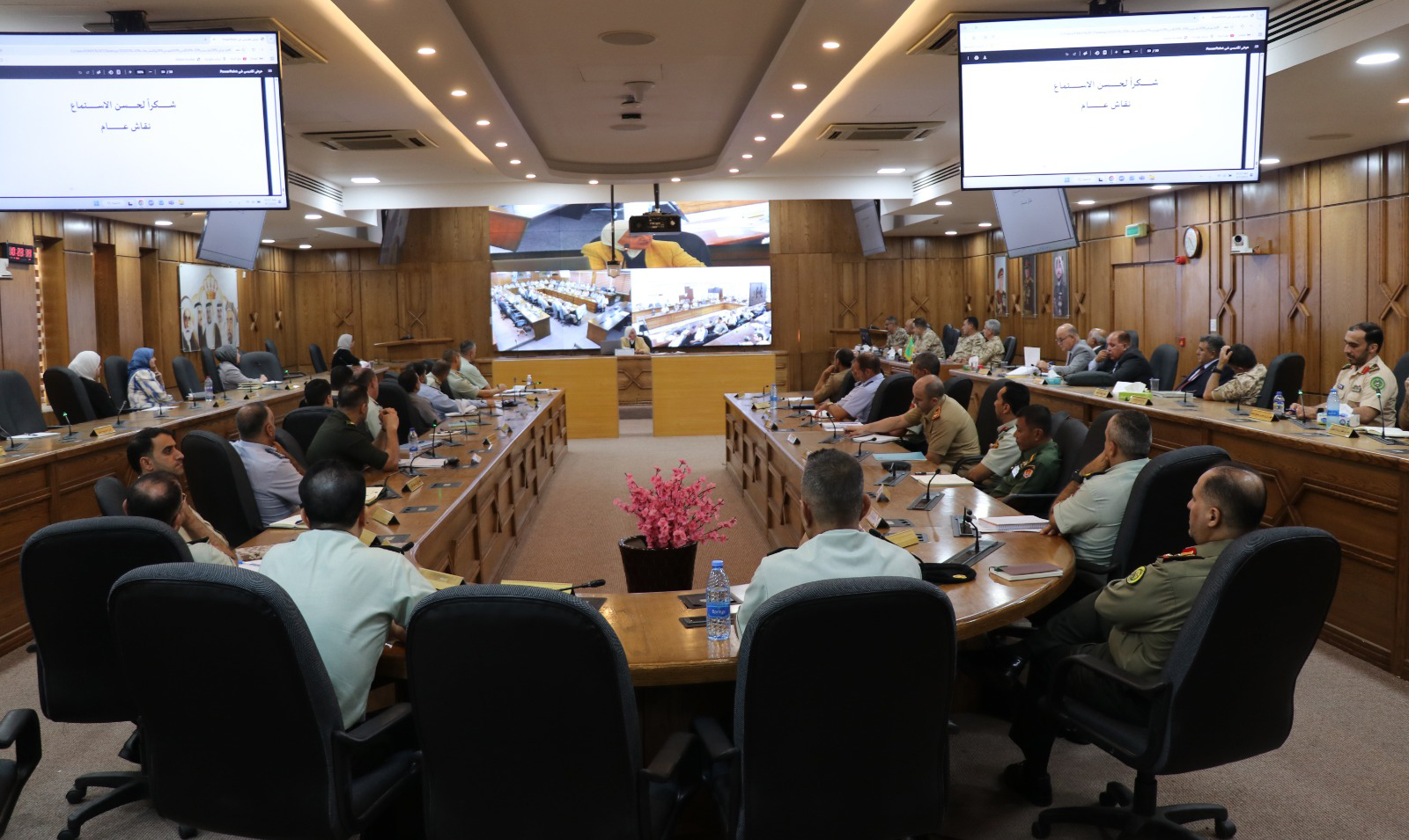 محاضرة في كلية الدفاع بعنوان دور التشريعات القانونية في تعزيز الأمن الوطني