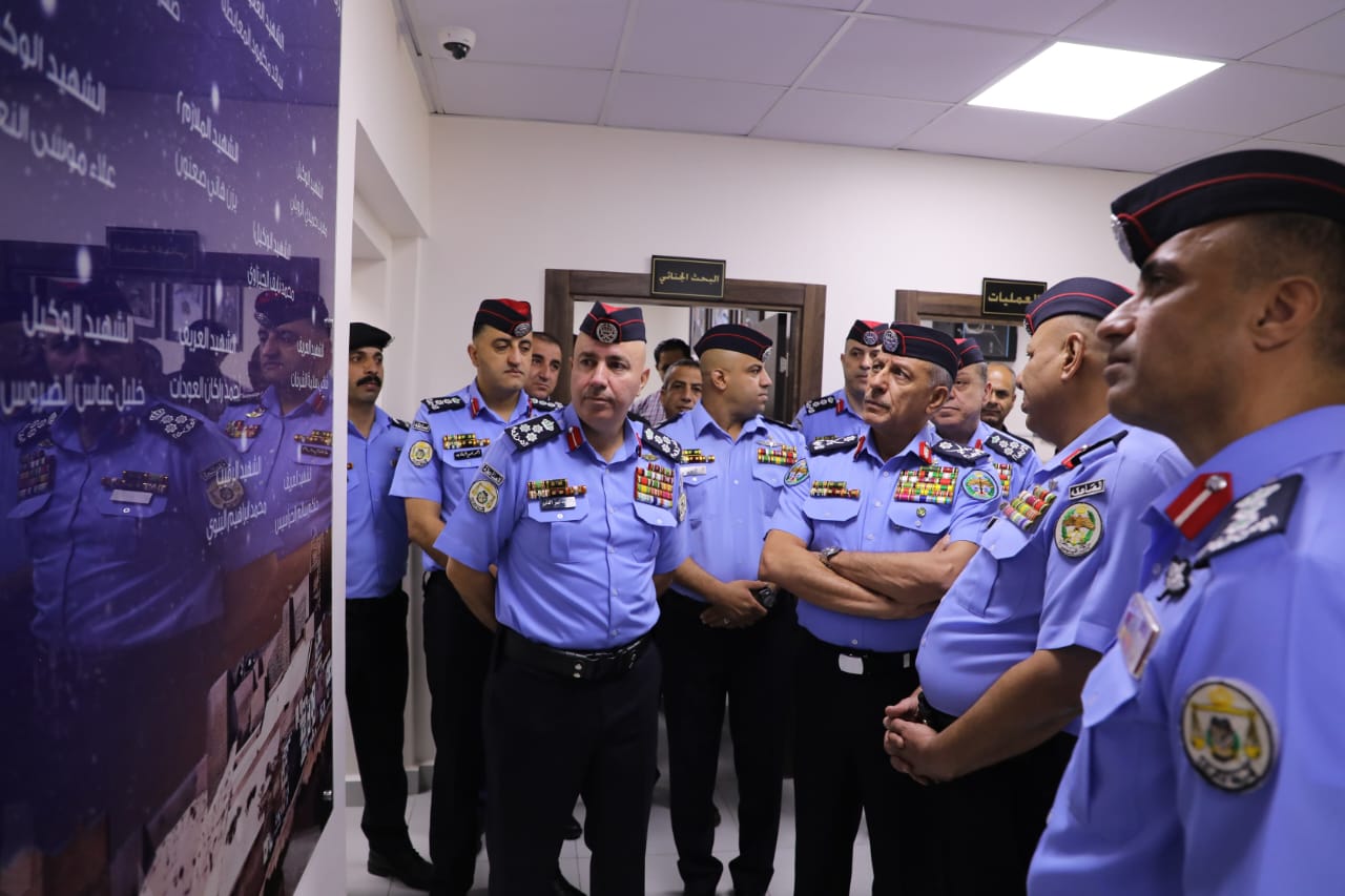 مدير الأمن العام يفتتح مركز أمن الكرك الغربي ومحطة دفاع مدني دبة حانوت