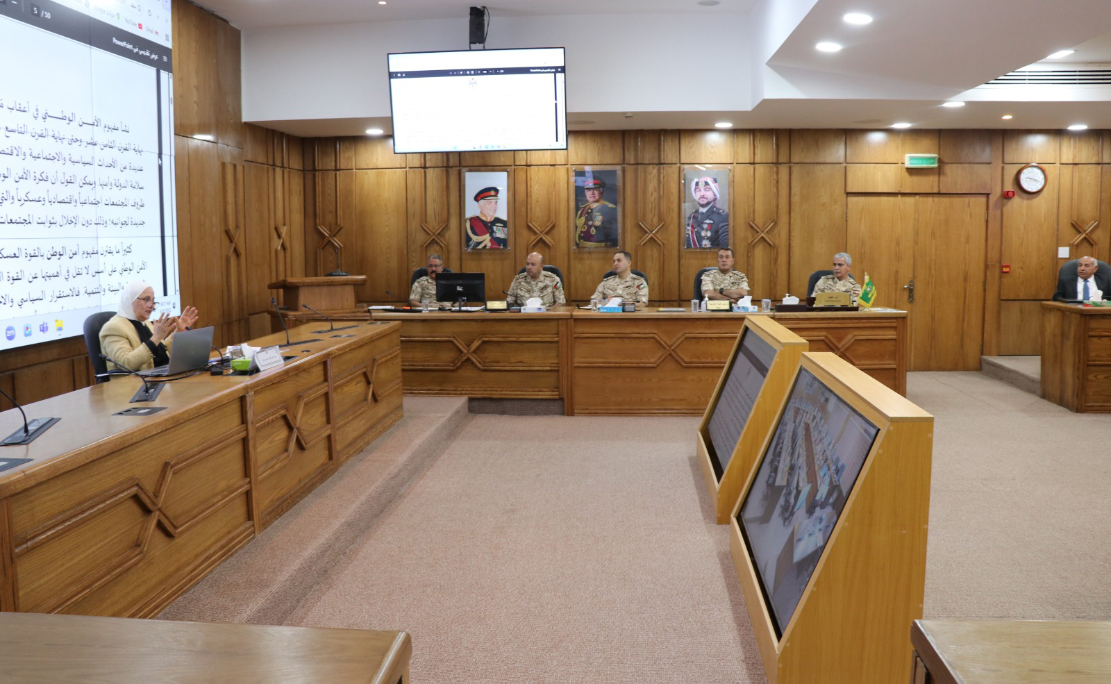 محاضرة في كلية الدفاع بعنوان دور التشريعات القانونية في تعزيز الأمن الوطني