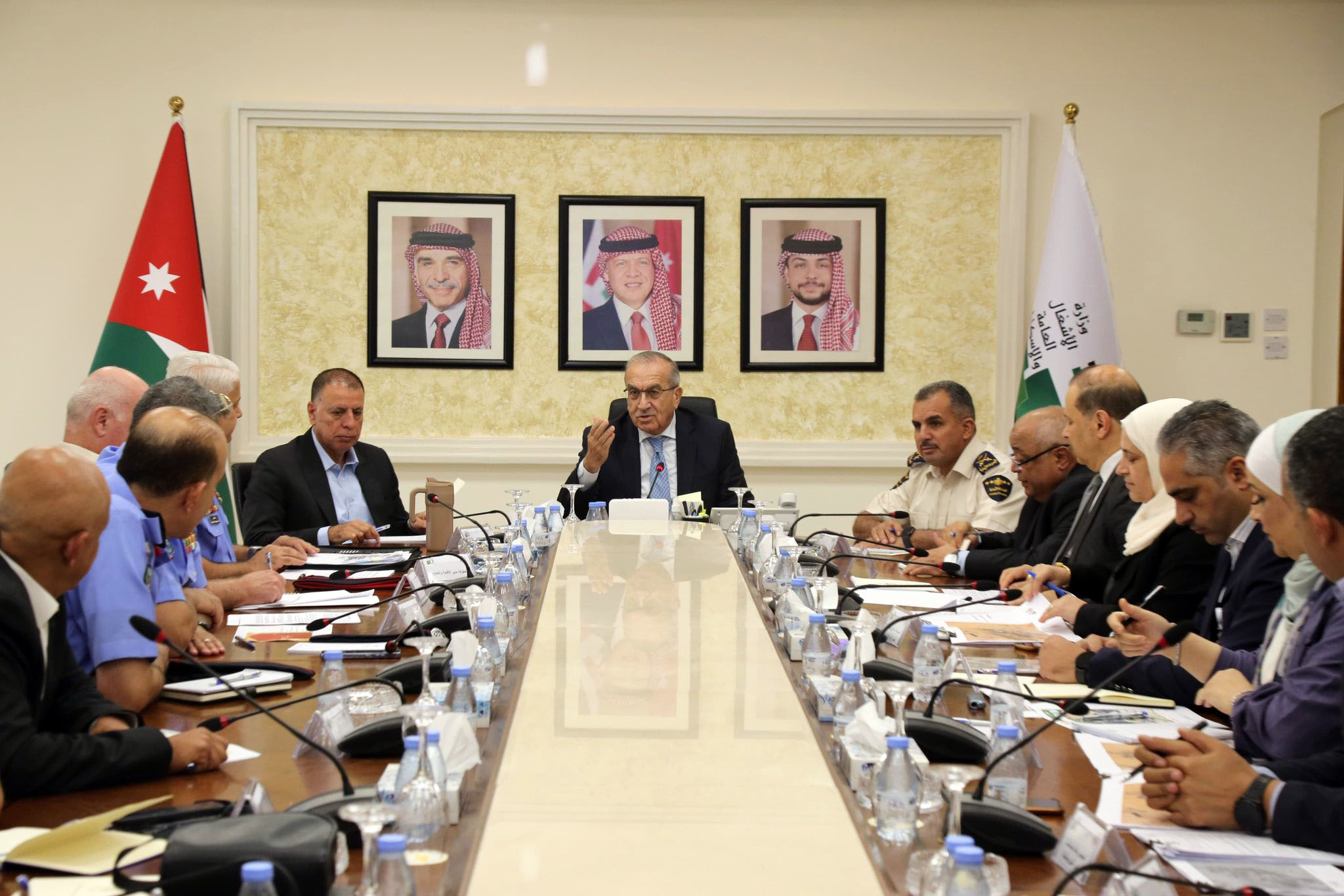 وزيرا الأشغال والداخلية يبحثان المخطط الشمولي لتطوير معبري جابر والكرامة