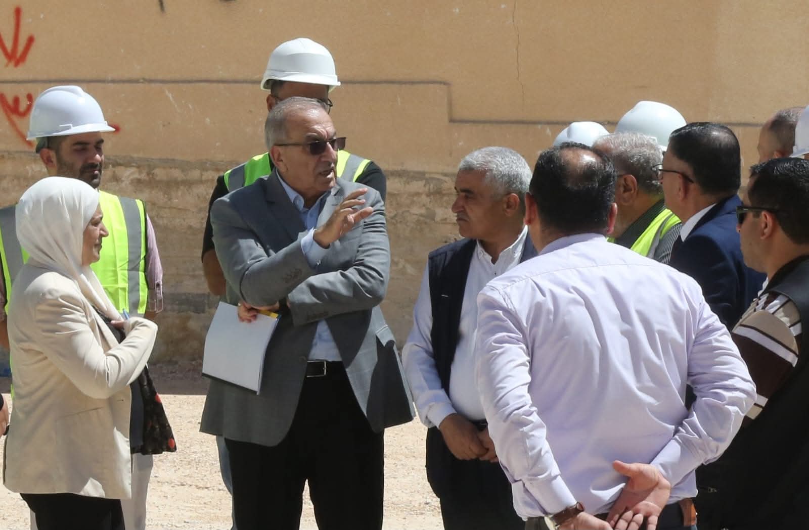 وزير الأشغال يتفقد مشروعي مستشفى معان العسكري والحكومي 