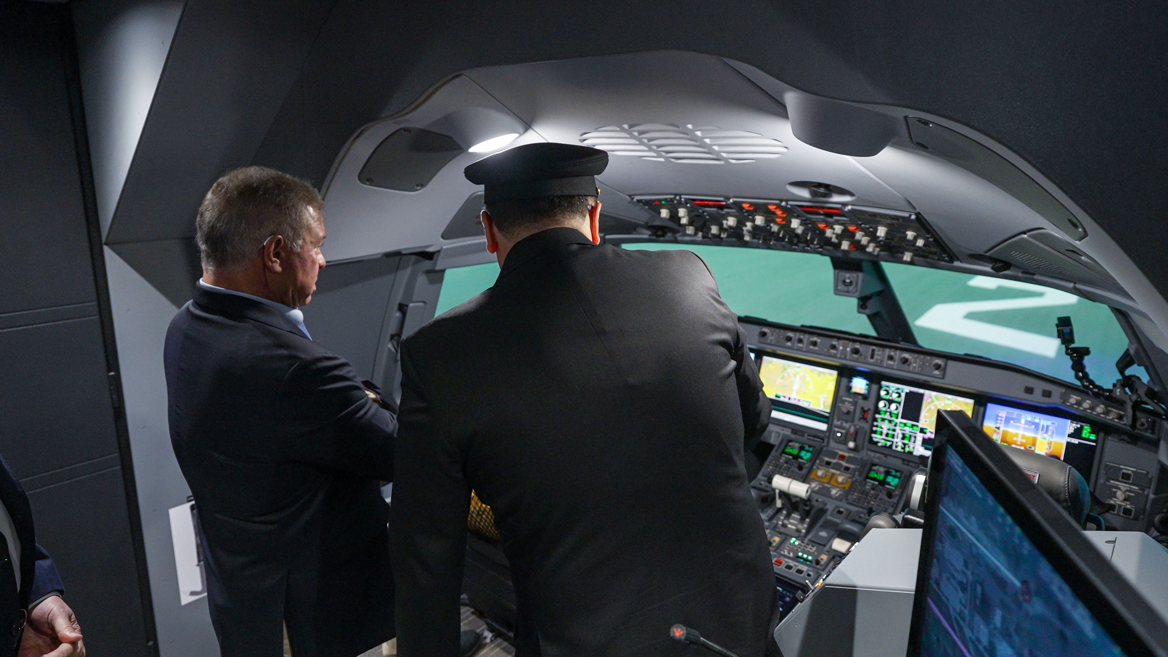  الملك يزور مطار الملكة علياء الدولي ويطلق مشروعين جديدين