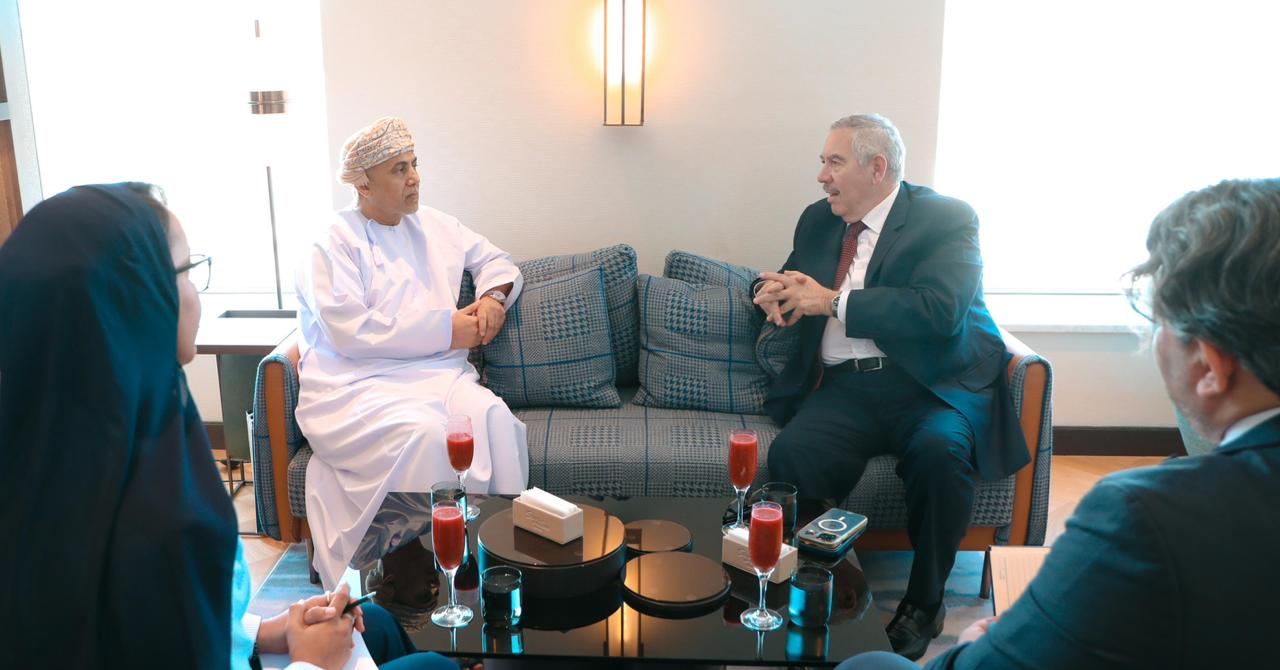 بحث التعاون بين العقبة الخاصة والمناطق الحرة العُمانية