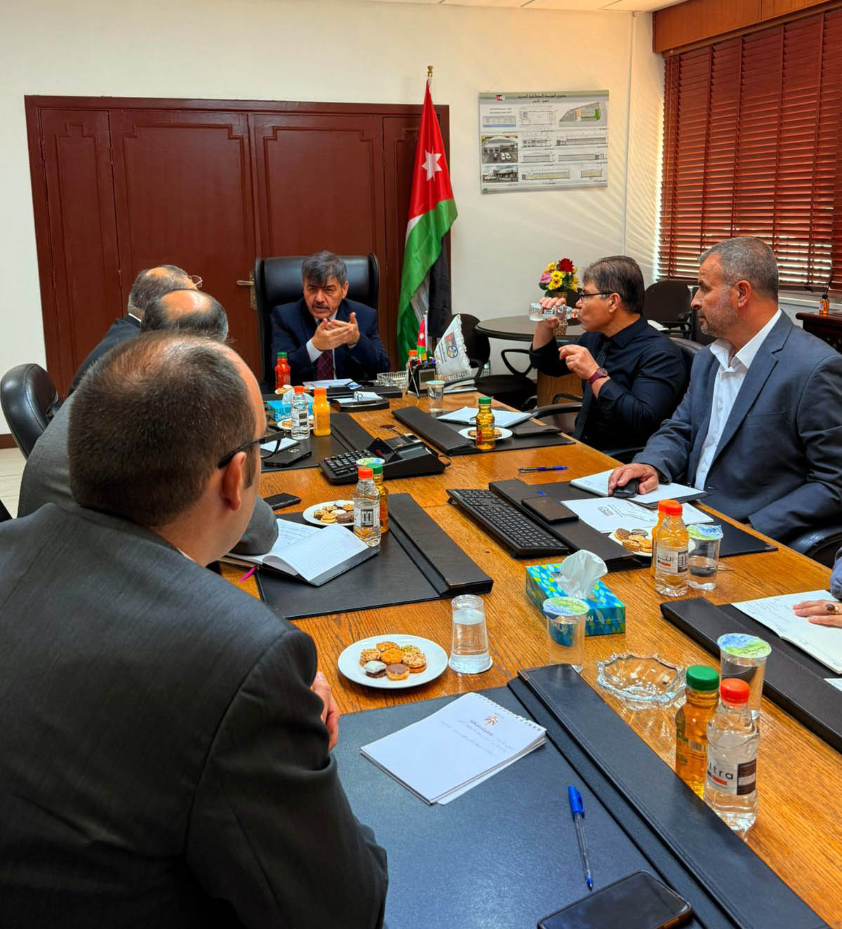 وفد فلسطيني يطلع على تجربة  الاستهلاكية المدنية