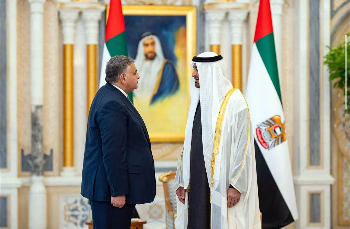 السفير القطارنة يقدم أوراق اعتماده لرئيس دولة الإمارات العربية المتحدة