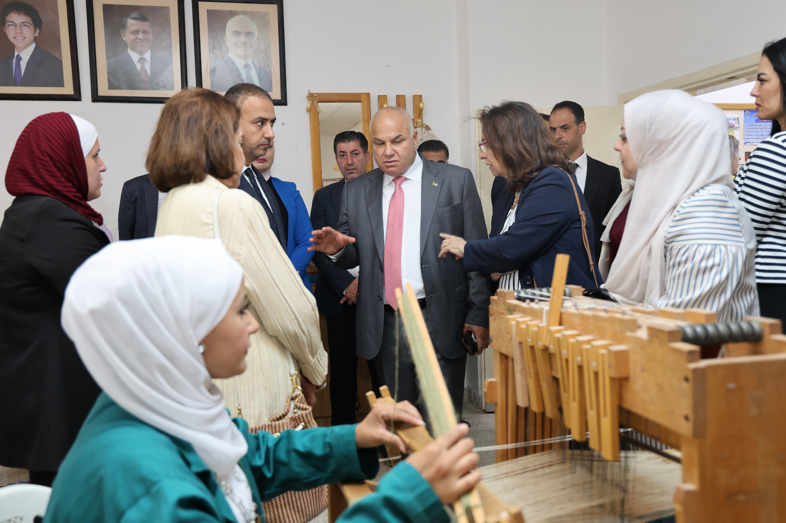 وزير العمل: معرض إنتاجي في مهني السلط لدعم الحرف الأردنية     