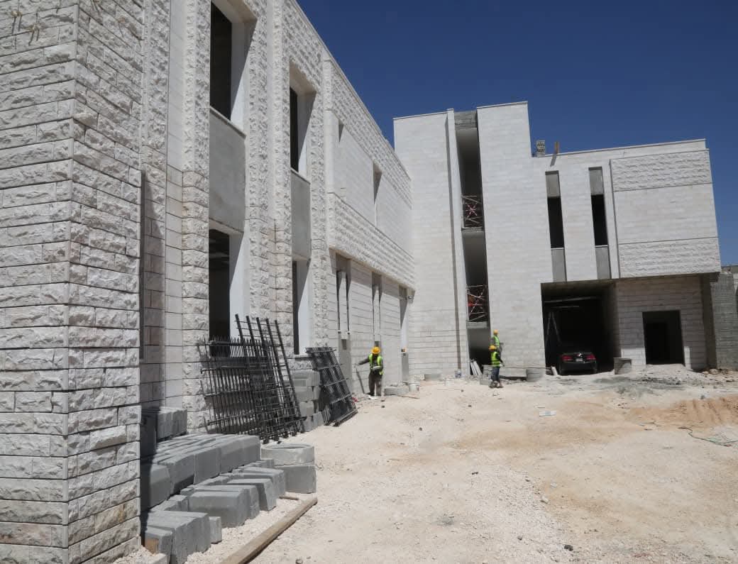 وزير الأشغال يتفقد مشروعي مستشفى معان العسكري والحكومي 