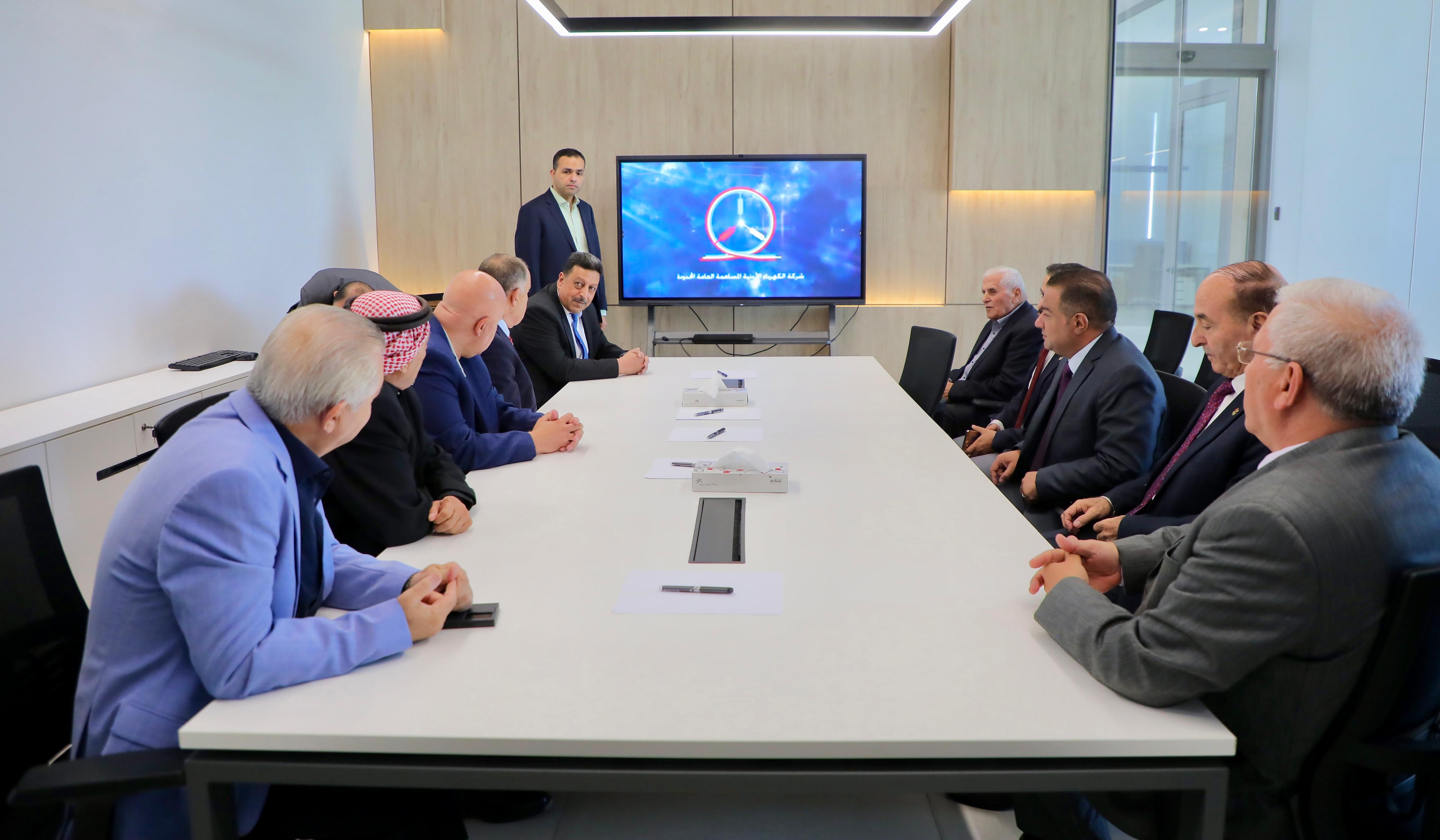 طاقة الأعيان تطلع على مشاريع وخطط شركة الكهرباء الأردنية