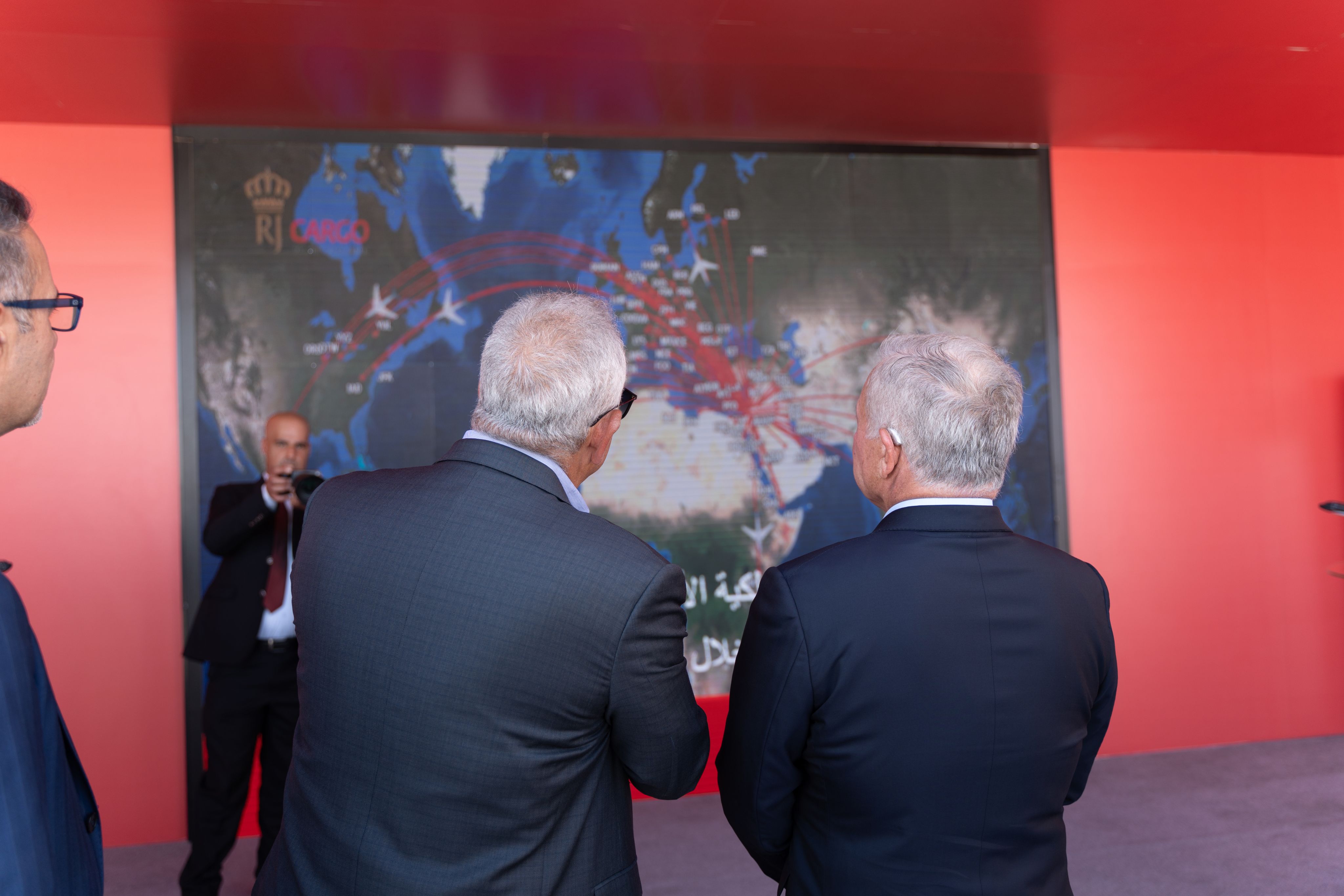  الملك يزور مطار الملكة علياء الدولي ويطلق مشروعين جديدين