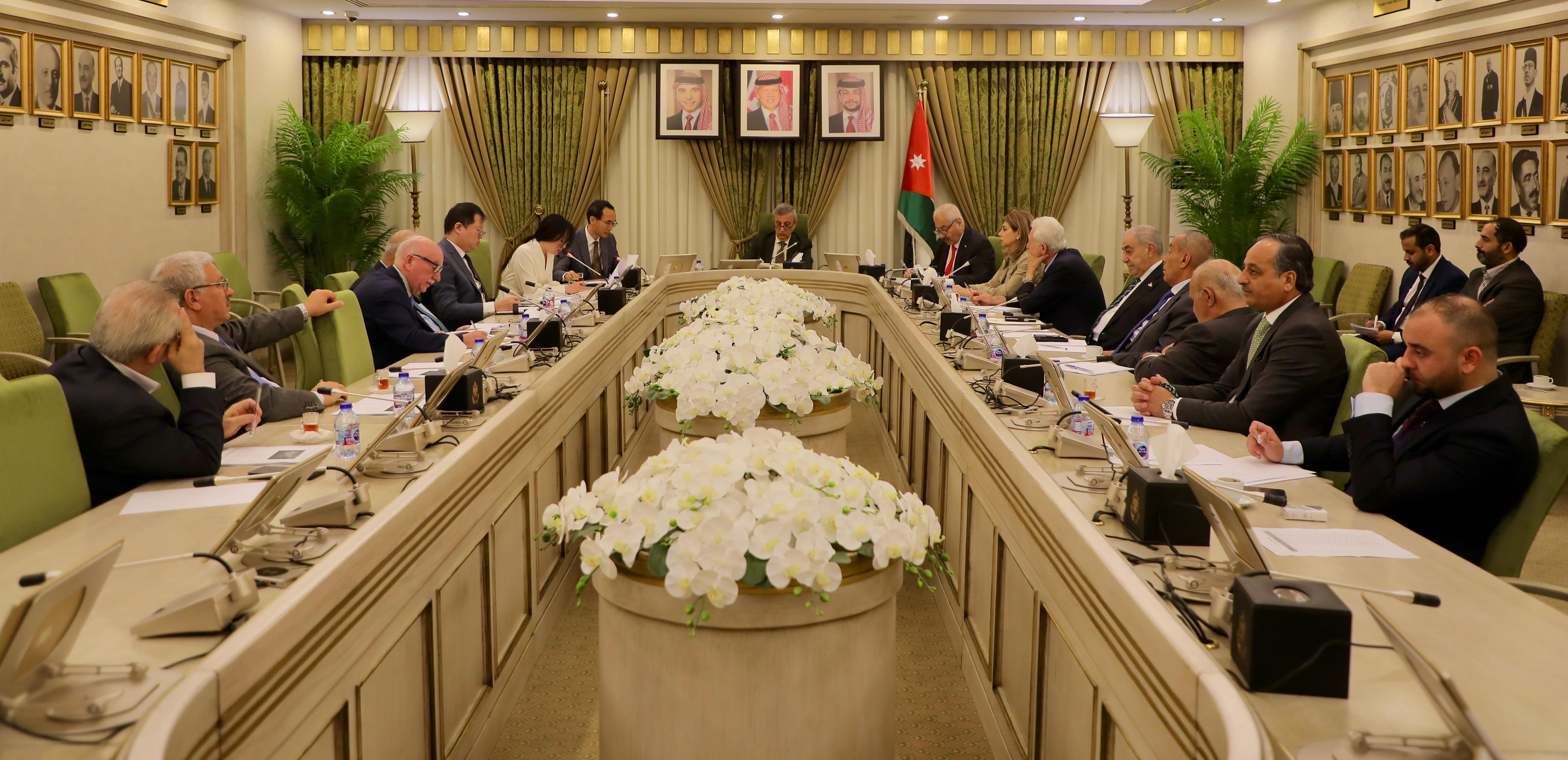 لجنة في الأعيان تبحث تعزيز التعاون الثنائي مع القائم بأعمال السفارة الصينية