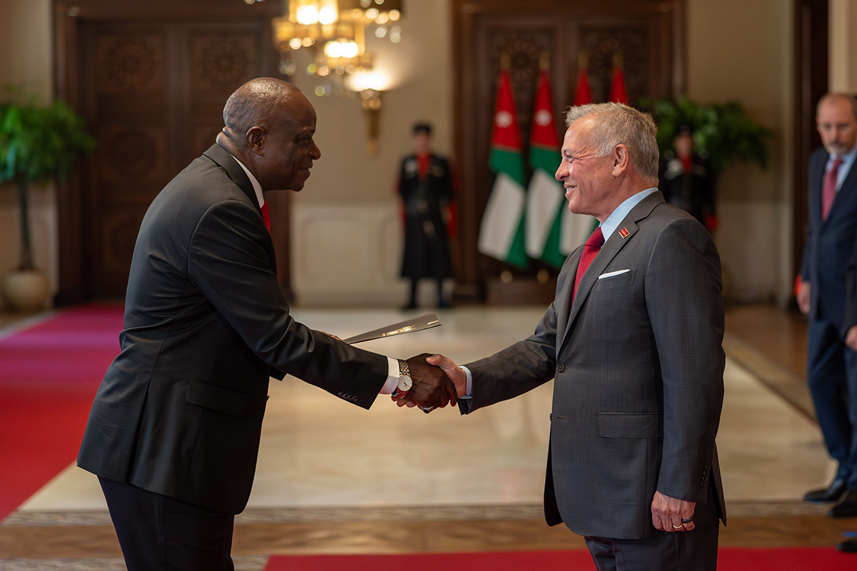 الملك يتقبل أوراق اعتماد عدد من السفراء 