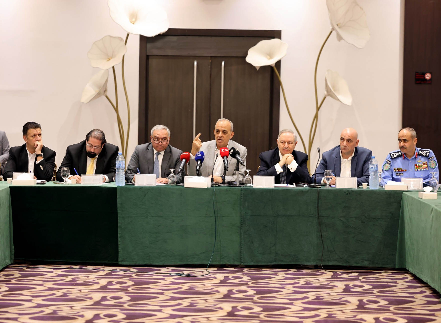 حجازين يبحث مع ممثلي القطاع خطط عودة النشاط السياحي للمملكة