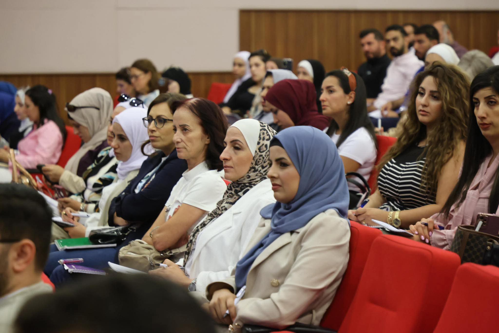 وزارتا الشباب والتربية تعقدان جلسة تعريفية بجائزة الحسين للعمل التطوعي 