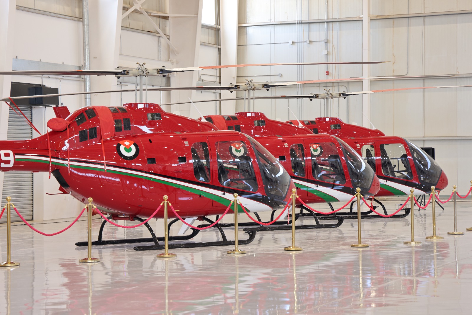 الحنيطي يفتتح مبنى الطيران التشبيهي وهنجر طائرة بيل 505 