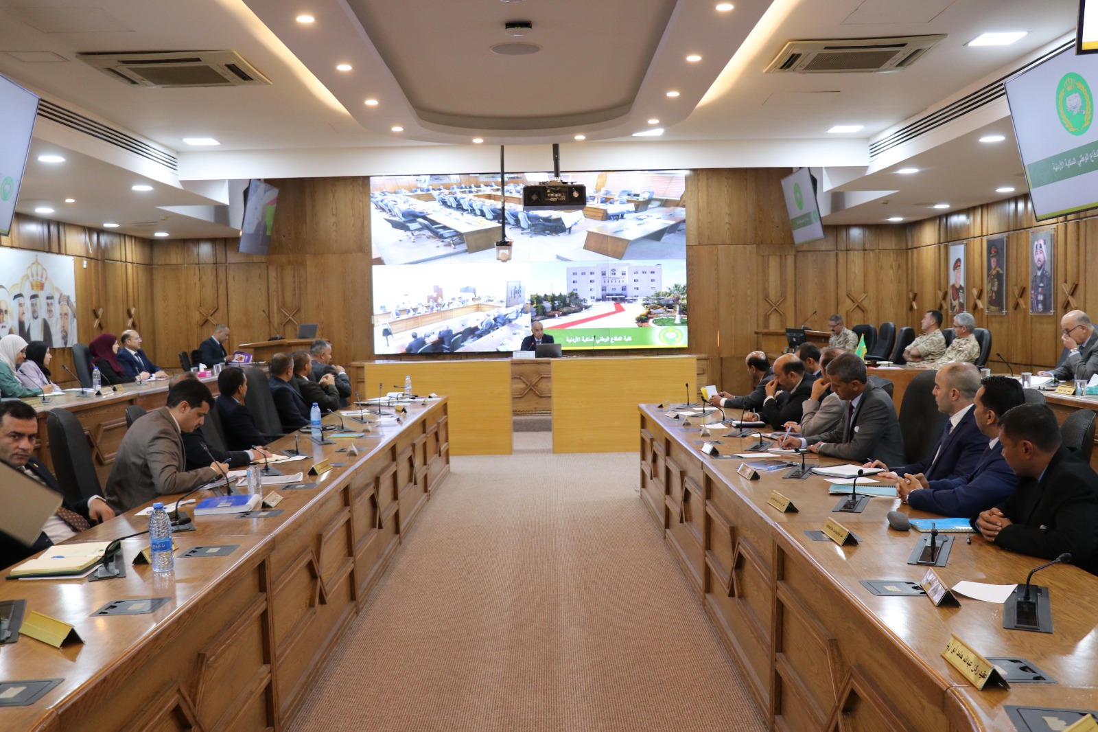 محاضرة بعنوان الدبلوماسية كأحد عناصر وأدوات القوة الوطنية في كلية الدفاع