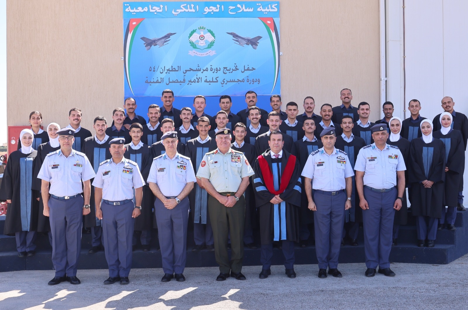 الحنيطي يفتتح مبنى الطيران التشبيهي وهنجر طائرة بيل 505