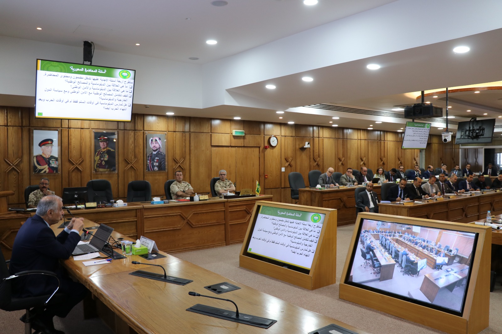 محاضرة بعنوان الدبلوماسية كأحد عناصر وأدوات القوة الوطنية في كلية الدفاع